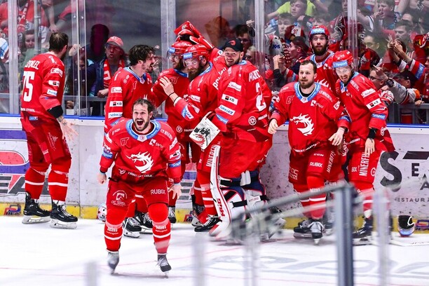 Oslava majstrovského titulu priamo na&nbsp;ľade v&nbsp;podaní Třinca v&nbsp;českej Tipsport extralige 2023/2024